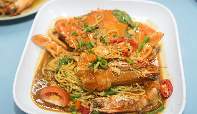 Mee Udang & Ketam Sempoiii Diraja - Just 45 minutes from The Nahrayn